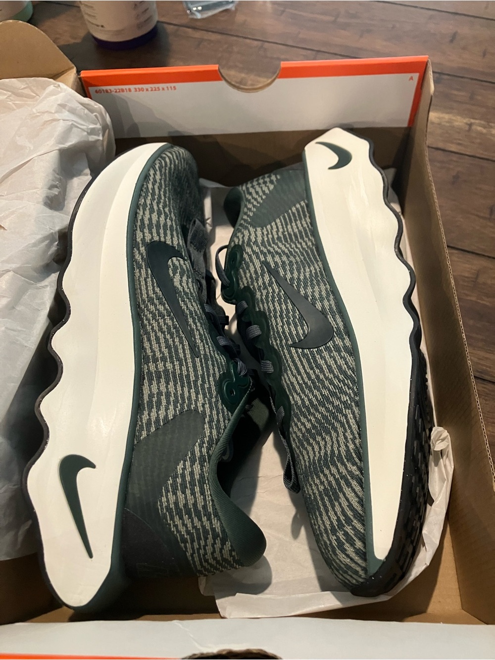 Nike Women’s Motiva- Sz 10 - green/black
